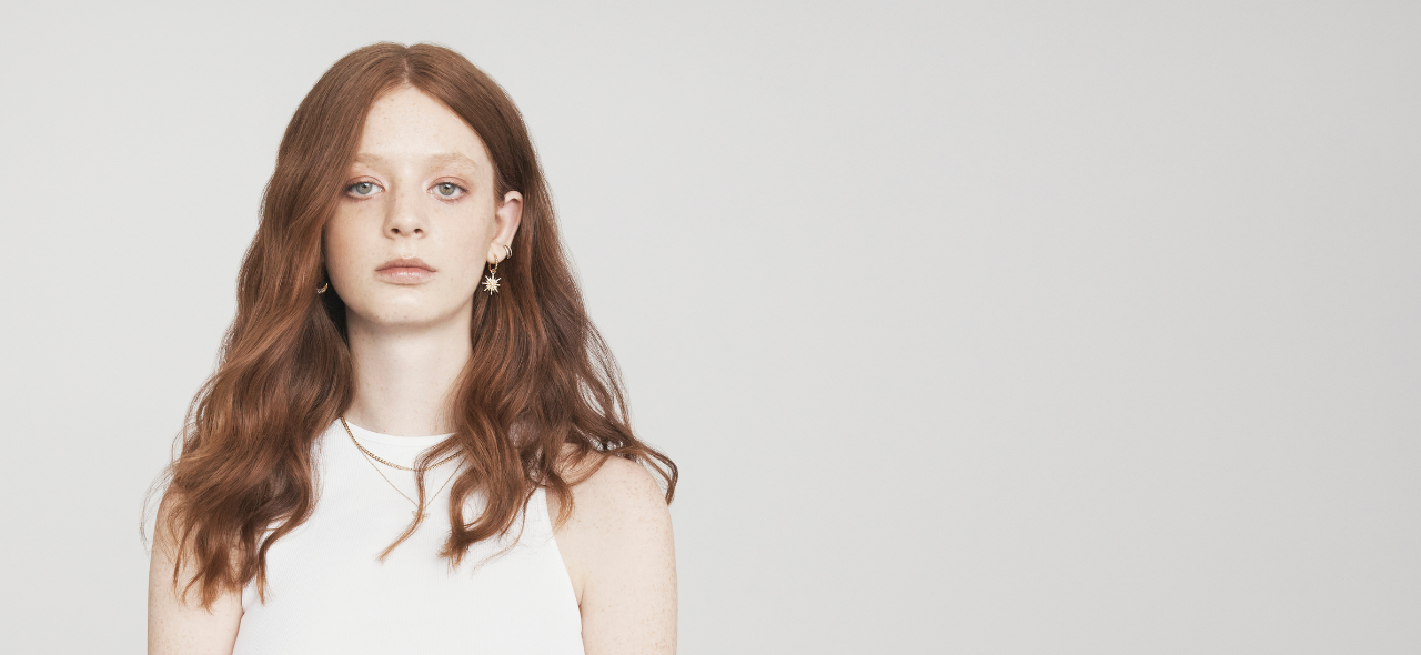 Red head with beach waved gair